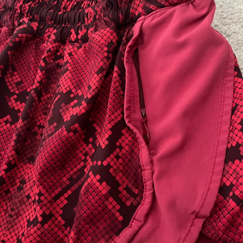 lululemon athletica Red Snake Print Women's Shorts - Picture 5 of 6
